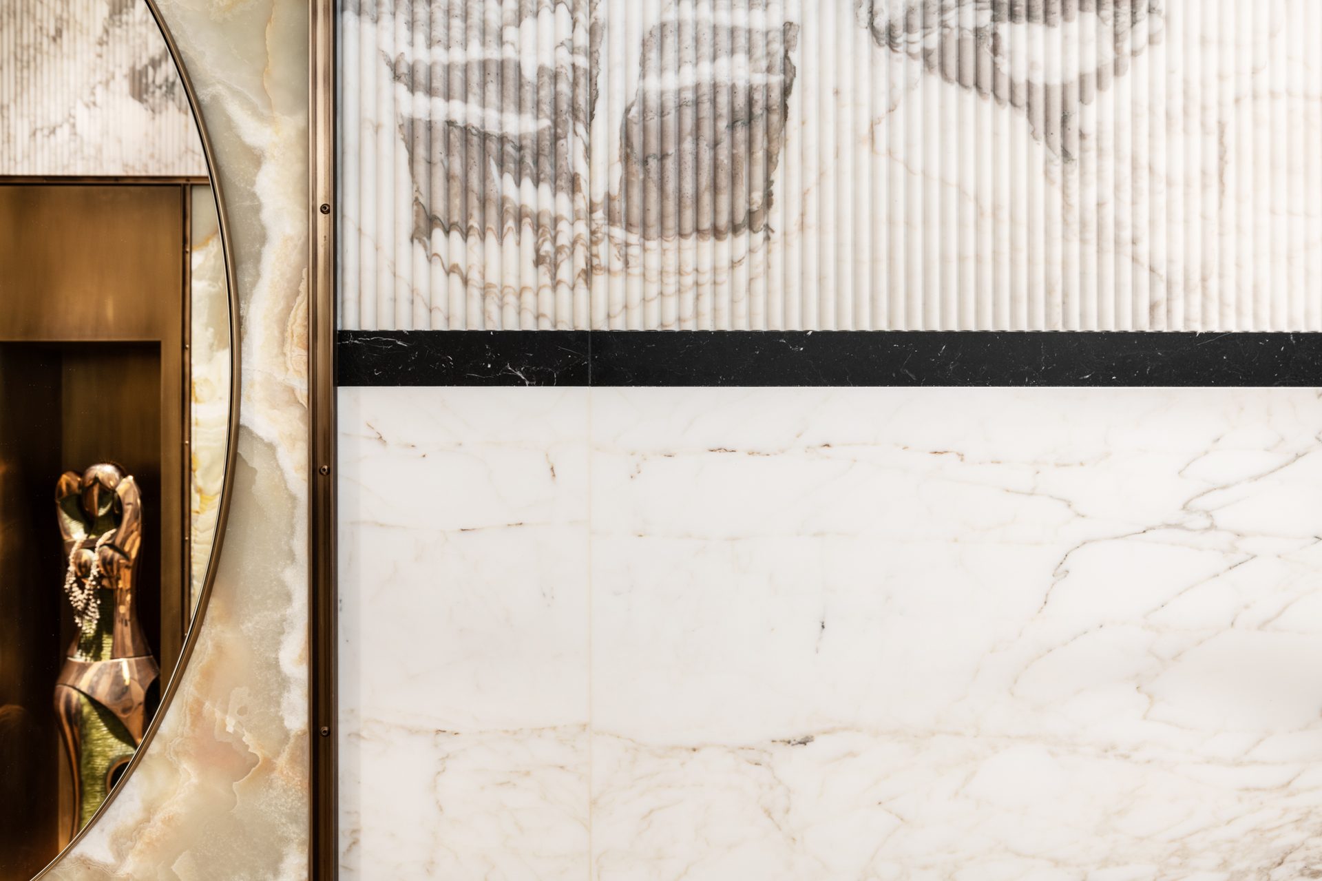 Rivestimento bagno in marmo Calacatta Oro, materiali esclusivi Terzi Luxury Stone